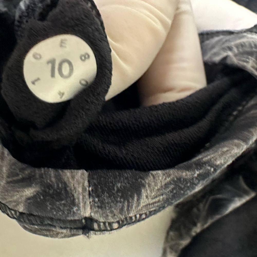 Lululemon Free To Be Zen Sports Bra Gray Feather ⚫️ - Picture 4 of 4